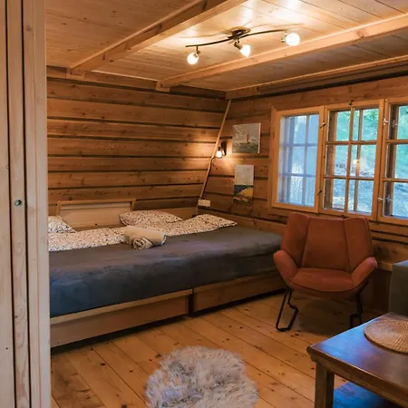 Zatoka Modrzewiowa Chalet Znamirowice
