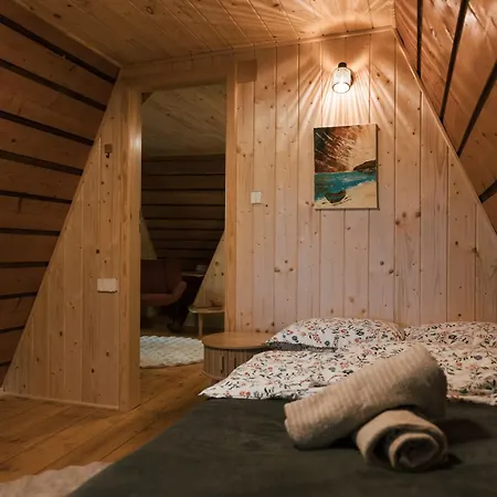 Zatoka Modrzewiowa Chalet *